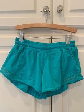 Lululemon Vintage Hotty Hot High-Rise Lined Short 2.5"